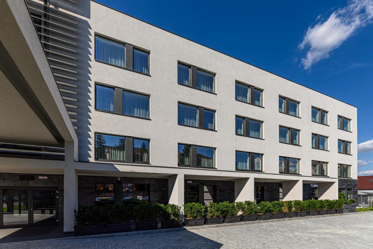B The Hotel Sfântu Gheorghe Bagian luar foto